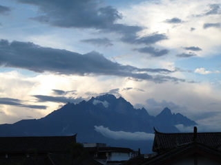 玉龙雪山远观