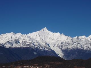 玉龙雪山远观