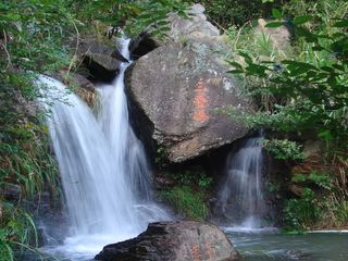 琴湖飞瀑